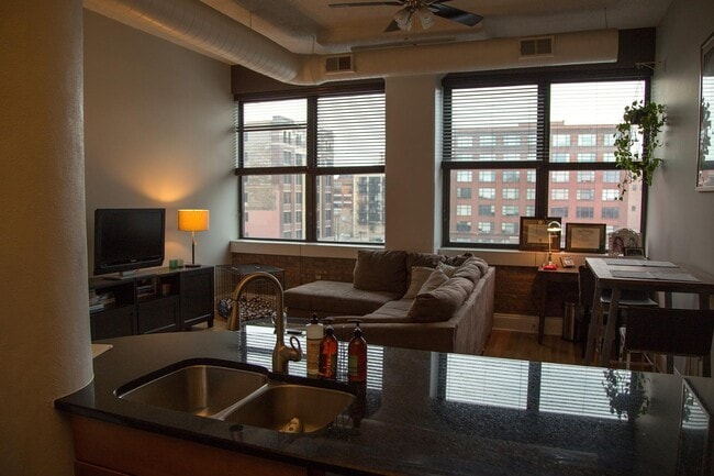 Foto del edificio - 812 W Van Buren St