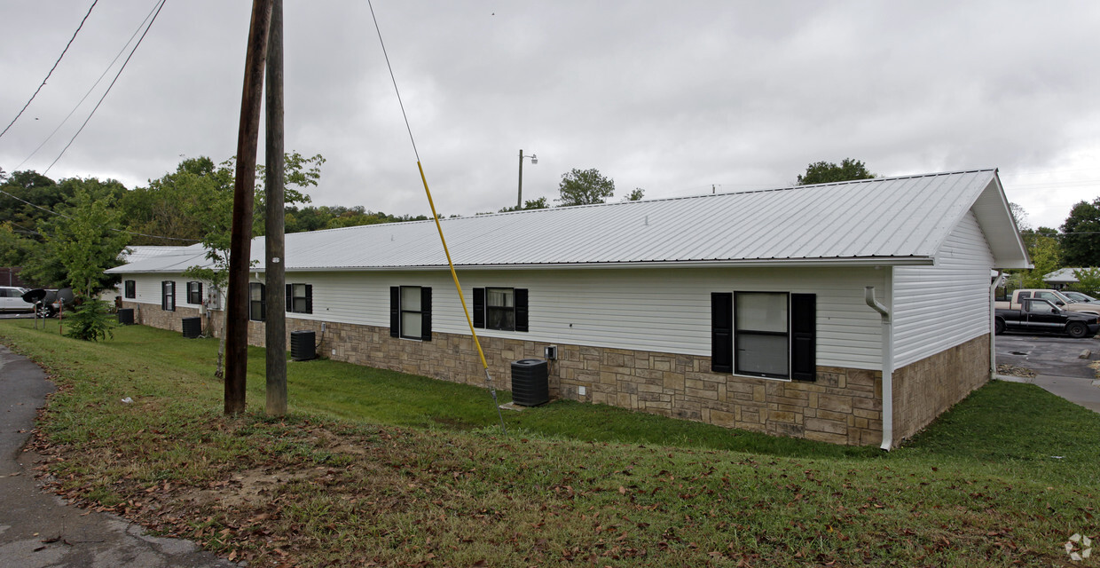 Building Photo - 248-301 Henderson Ave