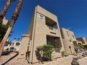 Building Photo - 2200 Highpointe Dr