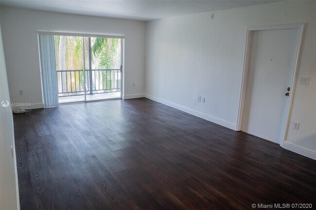 Foto del edificio - 7929 SW 104th St