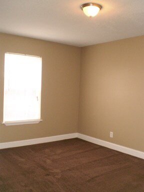Building Photo - 1303 Avalon Dr
