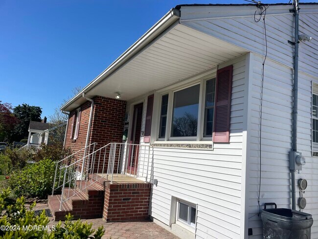 Building Photo - 120 Hulick Pl