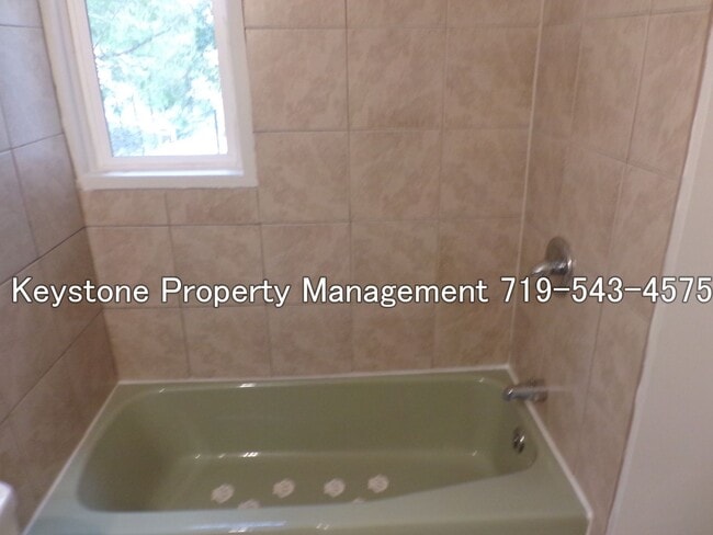 Building Photo - ALL Utilities Included with Rent! South-si...