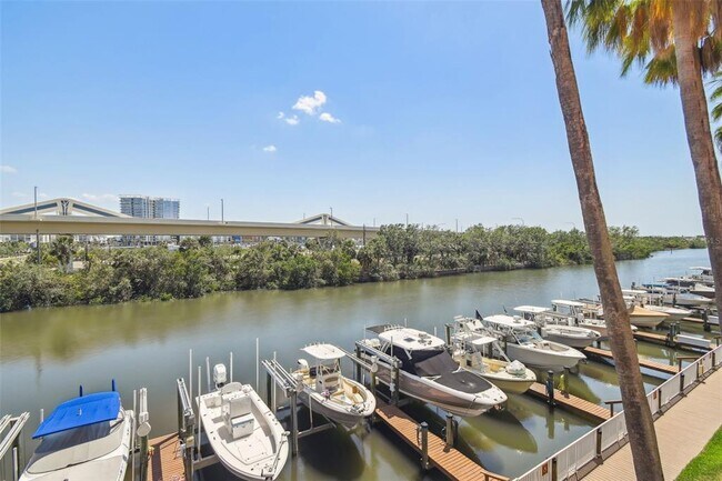 Foto del edificio - 5000 Culbreath Key Way