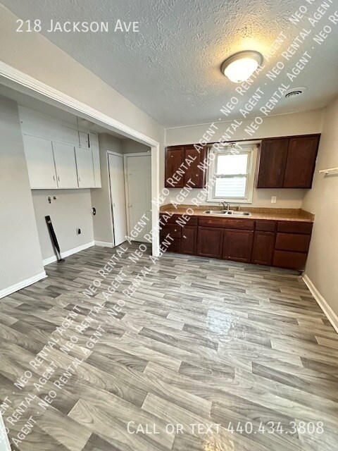 Foto del edificio - 218 Jackson Ave