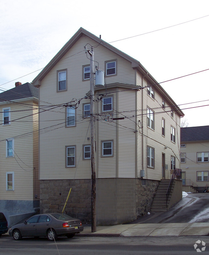 Primary Photo - 302-304 Broadway