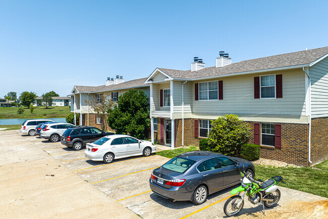 Foto del edificio - Hyde Park Townhomes & Apartments