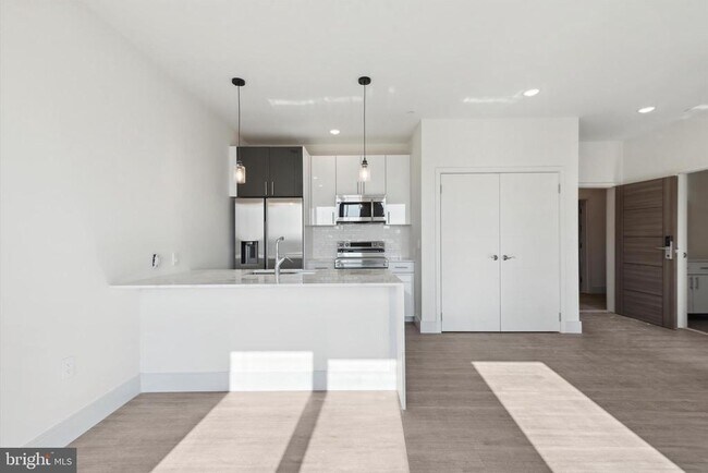 Foto del edificio - 1221 E Fletcher St