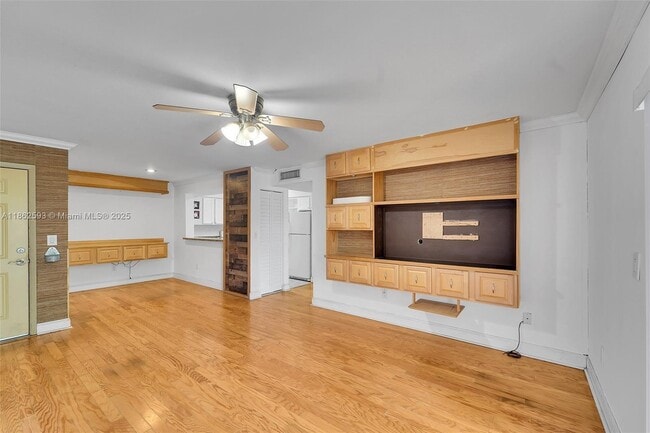 Building Photo - 1265 SW 46th Ave