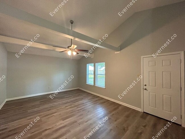 Foto del edificio - 3887 Black Forest Dr