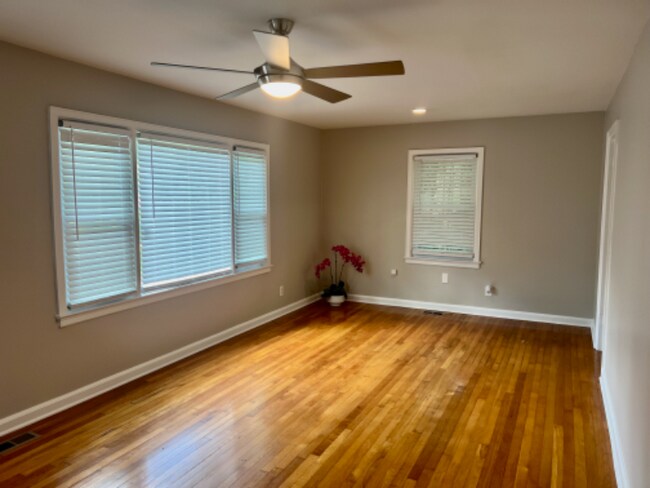 Building Photo - 3534 Maryvale Dr
