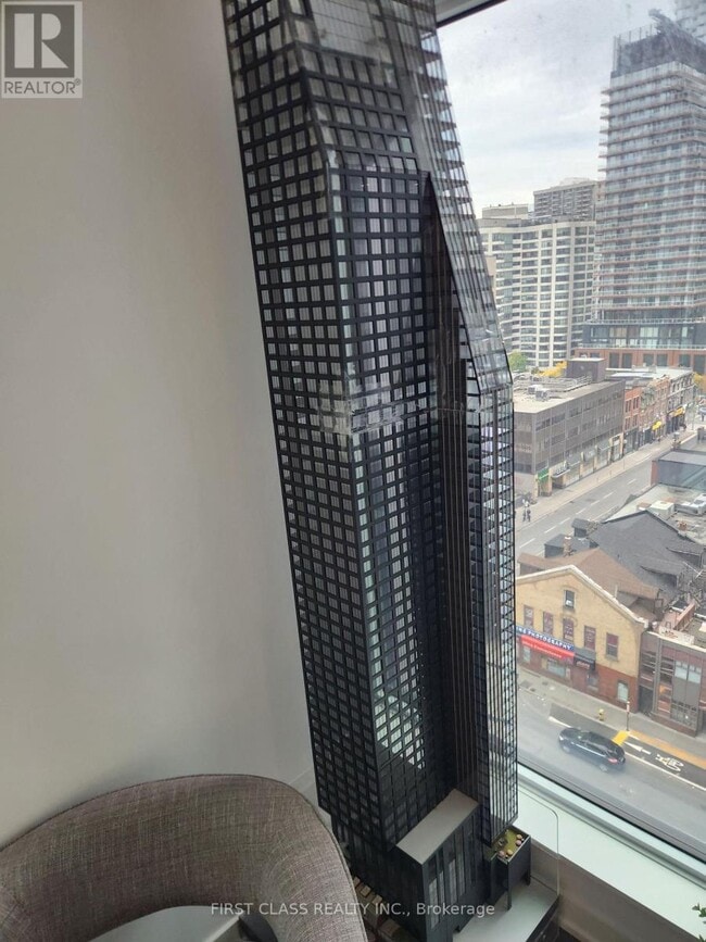 Photo du bâtiment - 8 Wellesley St W