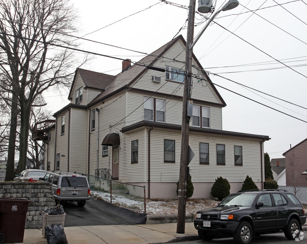 Building Photo - 153 Linden St