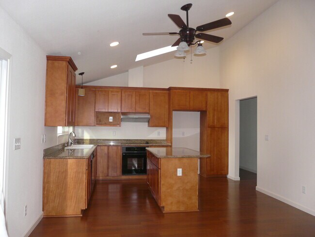 Foto del edificio - Beautiful 4BR/2BA single level house in So...