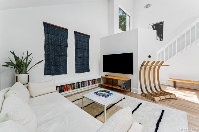 Foto del edificio - 24 Quogue Riverhead Rd