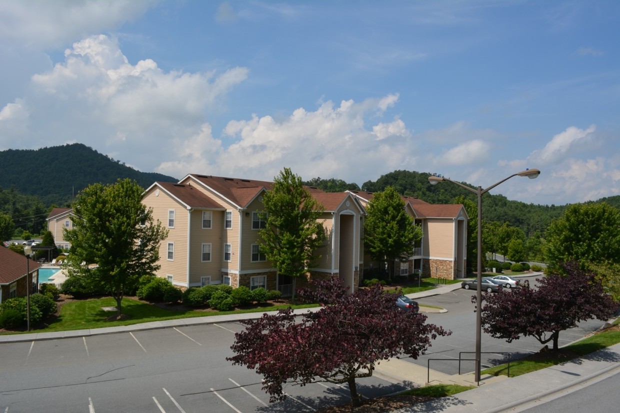 Primary Photo - University Highlands Student Apartments