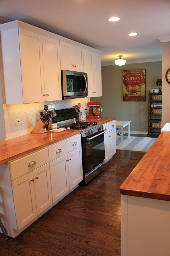 Foto del edificio - 616 Greenview Pl