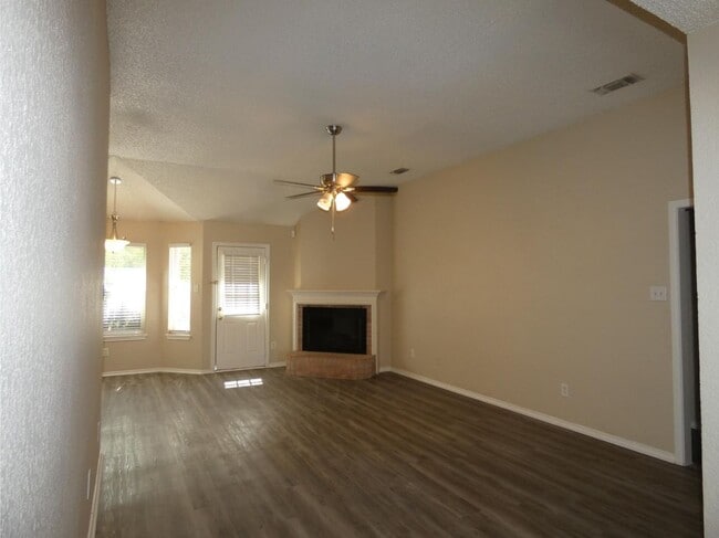 Building Photo - 1740 Cedar Tree Dr