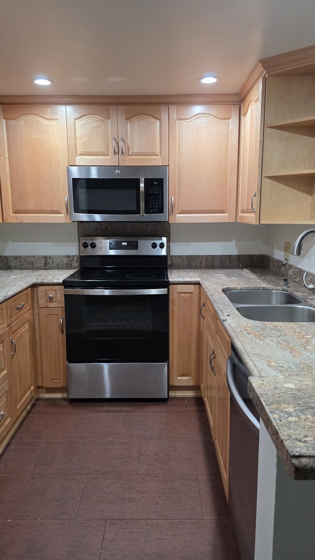 Kitchen - 12830 Burbank Blvd