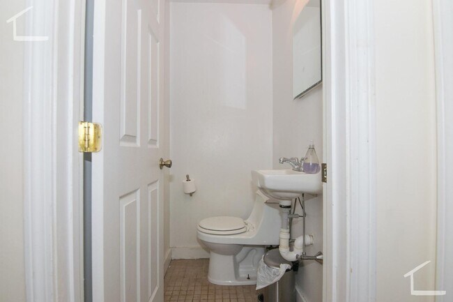 Building Photo - 62 Egmont St