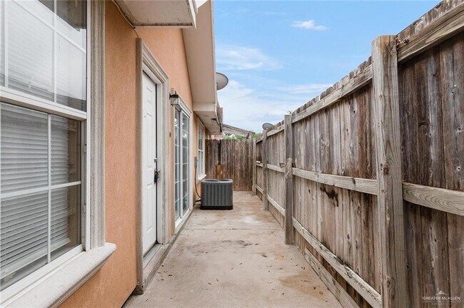 Building Photo - 11 Ringold Cir