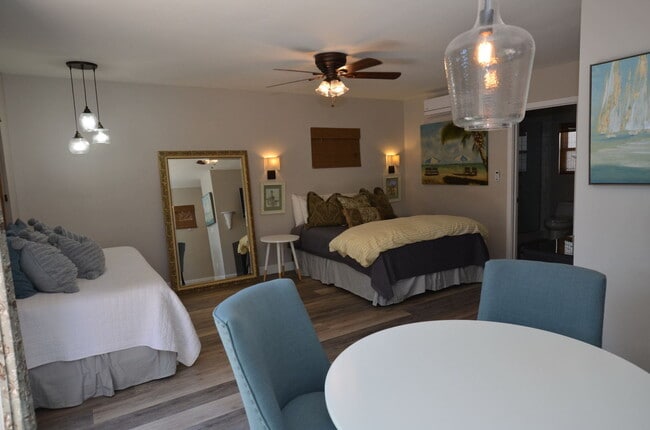 Building Photo - Charming Studio Guest house: Furnished Vacation Rental