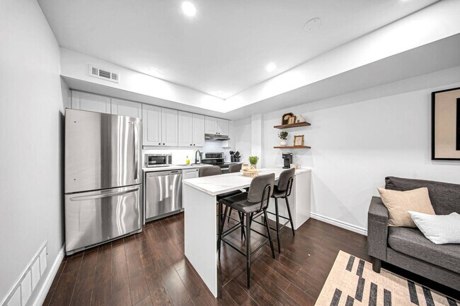 Building Photo - 9 Niagara St