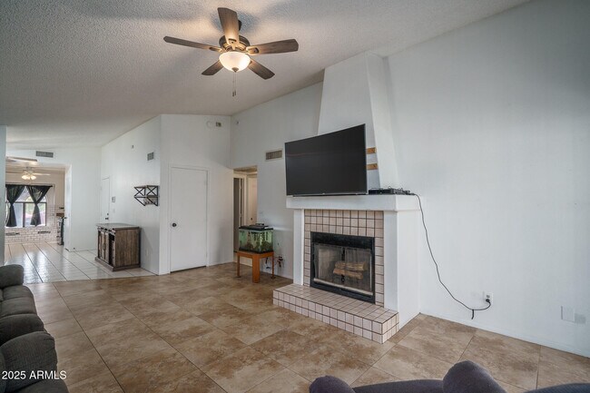 Building Photo - 6450 W Lawrence Ln