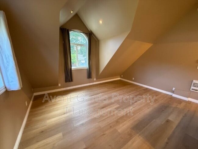 Photo du bâtiment - 9116-9194 94 Ave NW