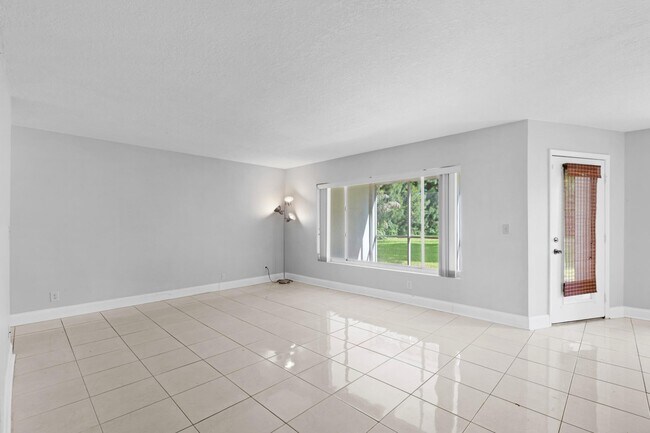 Foto del edificio - 815 Boynton Beach Blvd