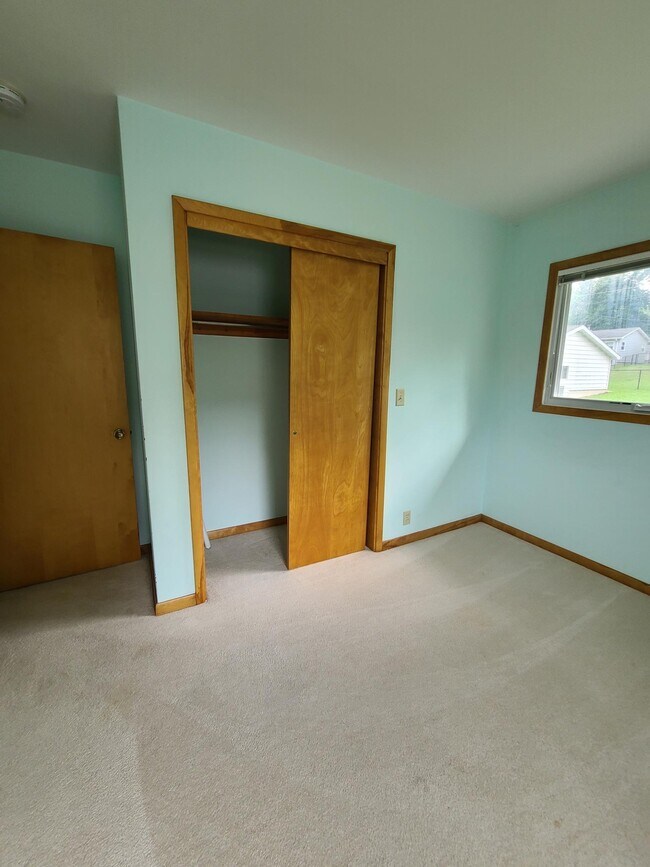 Building Photo - 608 Cataract Ave