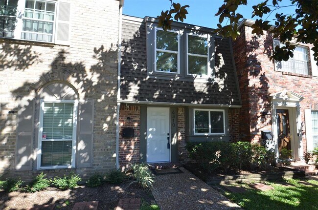 Foto del edificio - 6310 Chevy Chase Dr