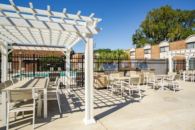 Building Photo - Abercorn Townhomes and Apartments