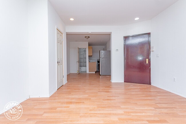 Building Photo - 487 St Johns Pl