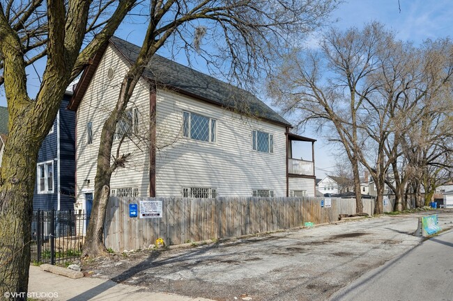 Building Photo - 1619 N Kimball Ave