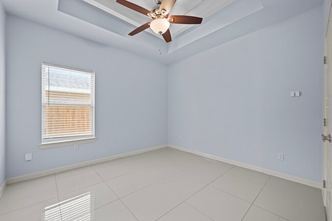 Building Photo - 812 E Myrtle Beach Ave