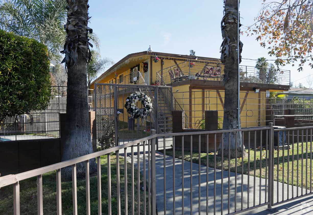 Primary Photo - Lugo Courtyard