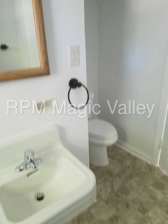 Building Photo - Great Country house with room for your horse.