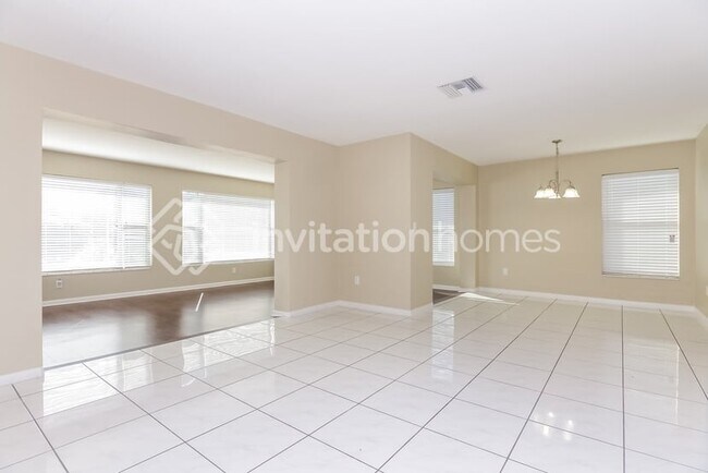 Building Photo - 926 SE 25th Ter