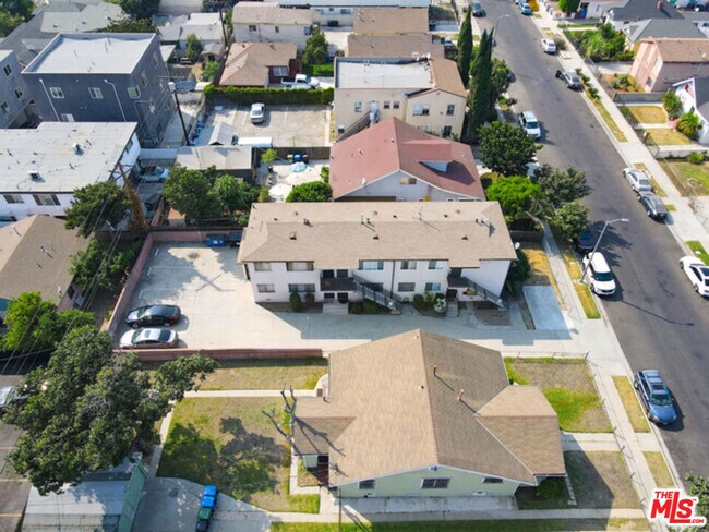 Foto del edificio - 1324 W 36th St