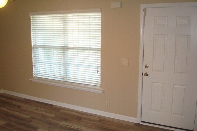 Building Photo - 331 John Henry Dr
