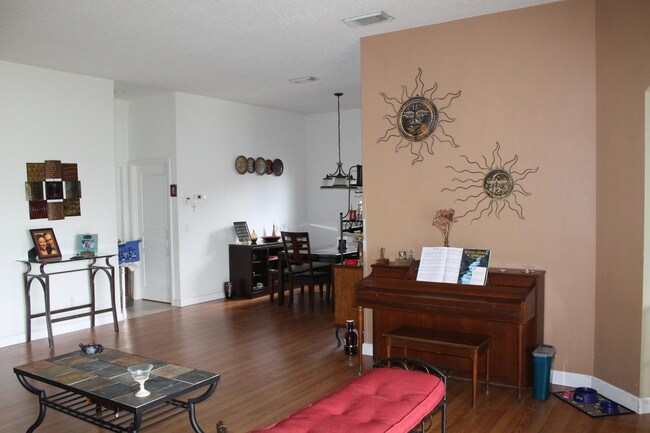 Building Photo - 10661 SW Westlawn Boulevard