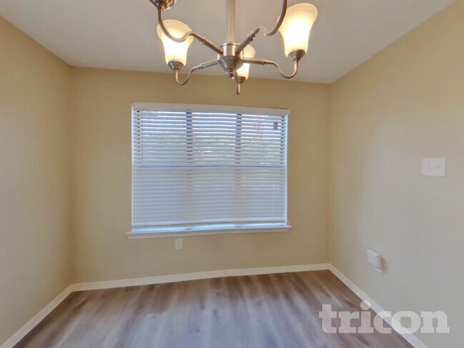 Foto del edificio - 1015 Cedar Run Dr