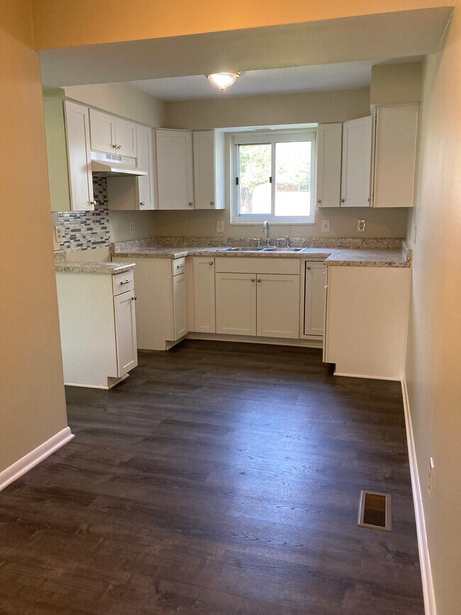 Foto del edificio - 1121 Cambridge Ct