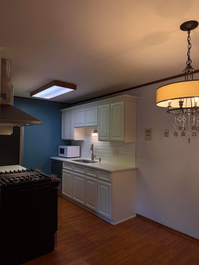 Building Photo - 1321 W Main St