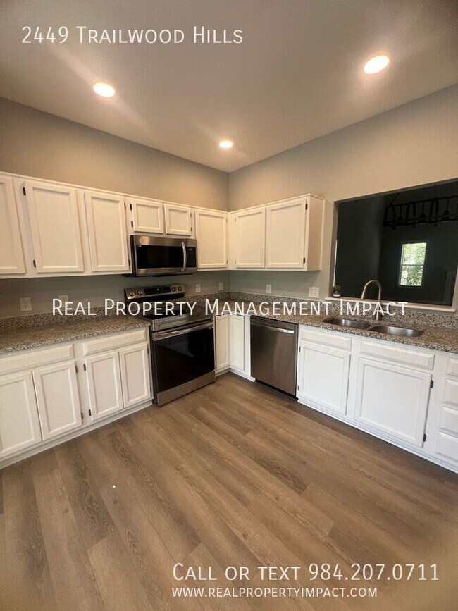 Foto del edificio - 2449 Trailwood Hills Dr