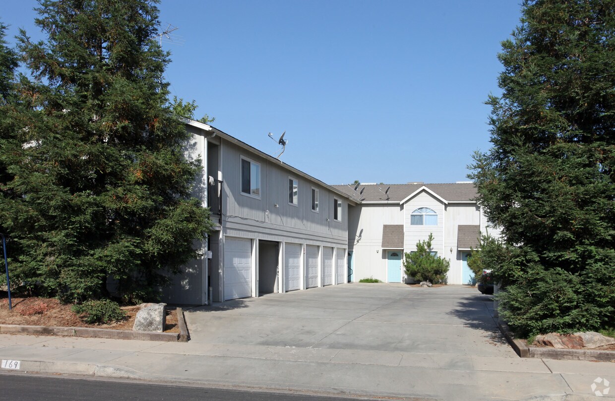 169 N Eaton Ave, Dinuba, CA 93618 Apartments in Dinuba, CA