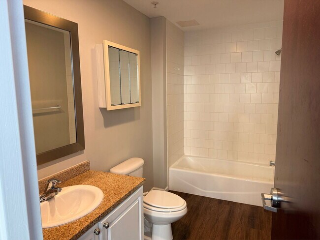 Foto del edificio - 210 Farmington Ave