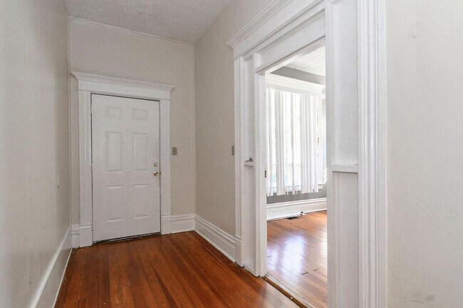 Foto del edificio - 348 Woodland Ave