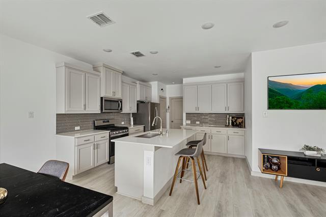 Building Photo - 2721 Majesty Dr